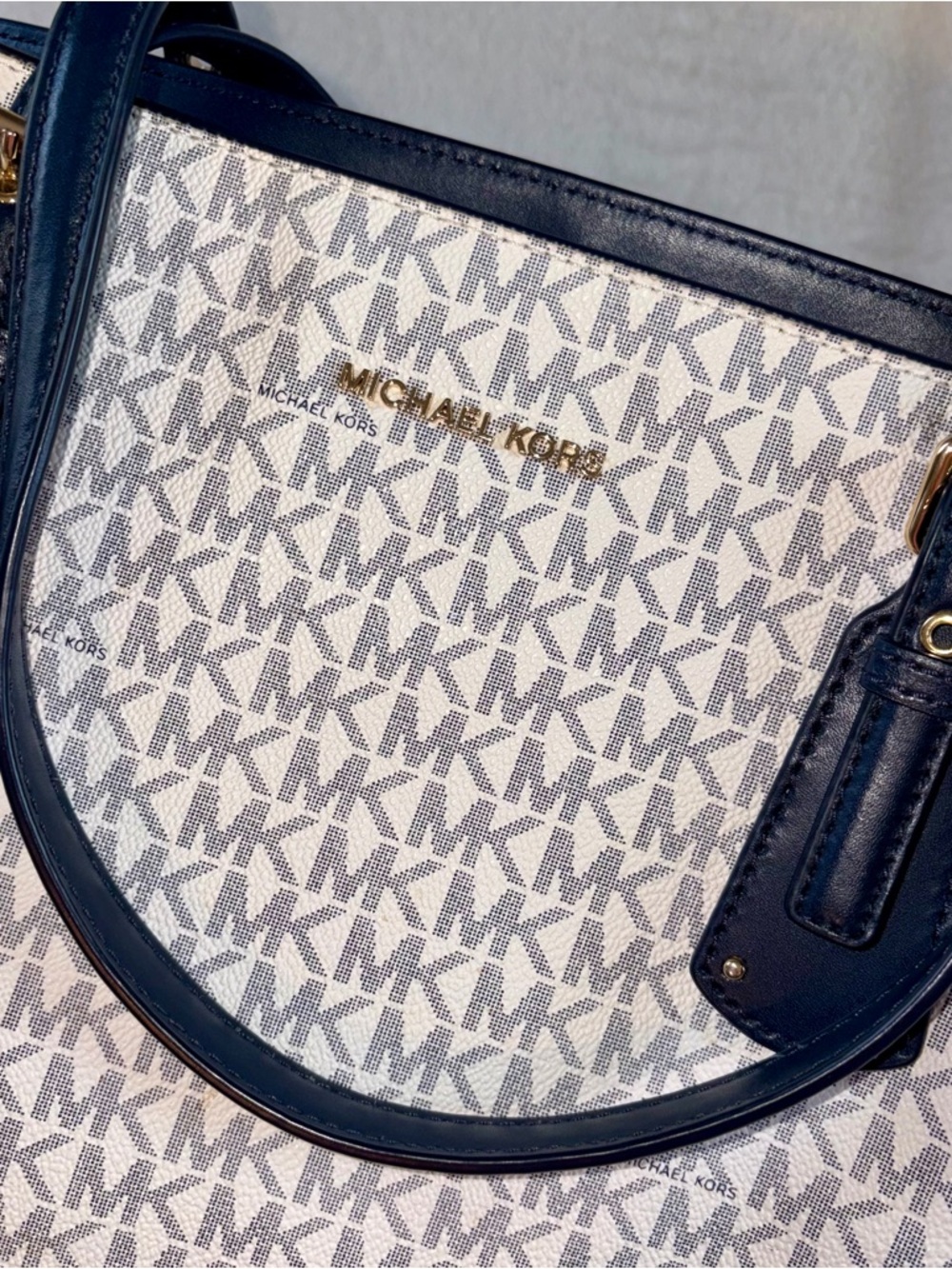 MICHAEL KORS Voyager Bag & Wallet Like New!! - Picture 3 of 15